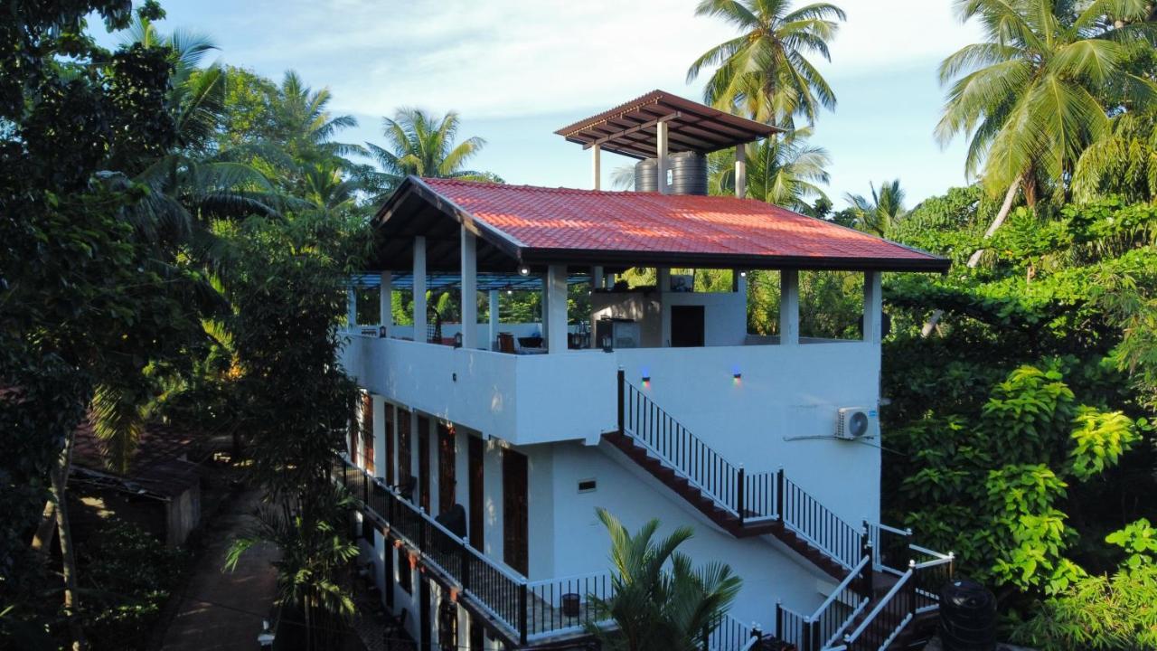 Rainbow Guest House Hikkaduwa Esterno foto