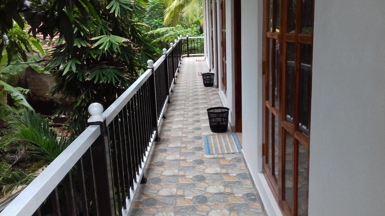 Rainbow Guest House Hikkaduwa Esterno foto