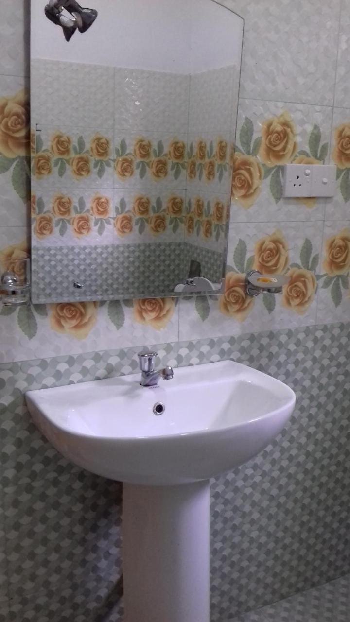 Rainbow Guest House Hikkaduwa Esterno foto