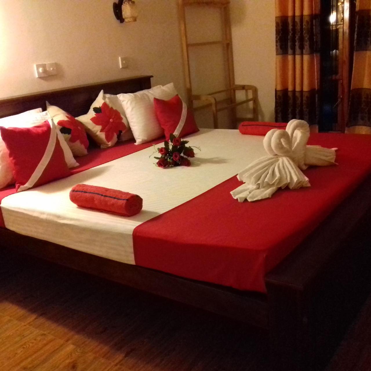 Rainbow Guest House Hikkaduwa Esterno foto