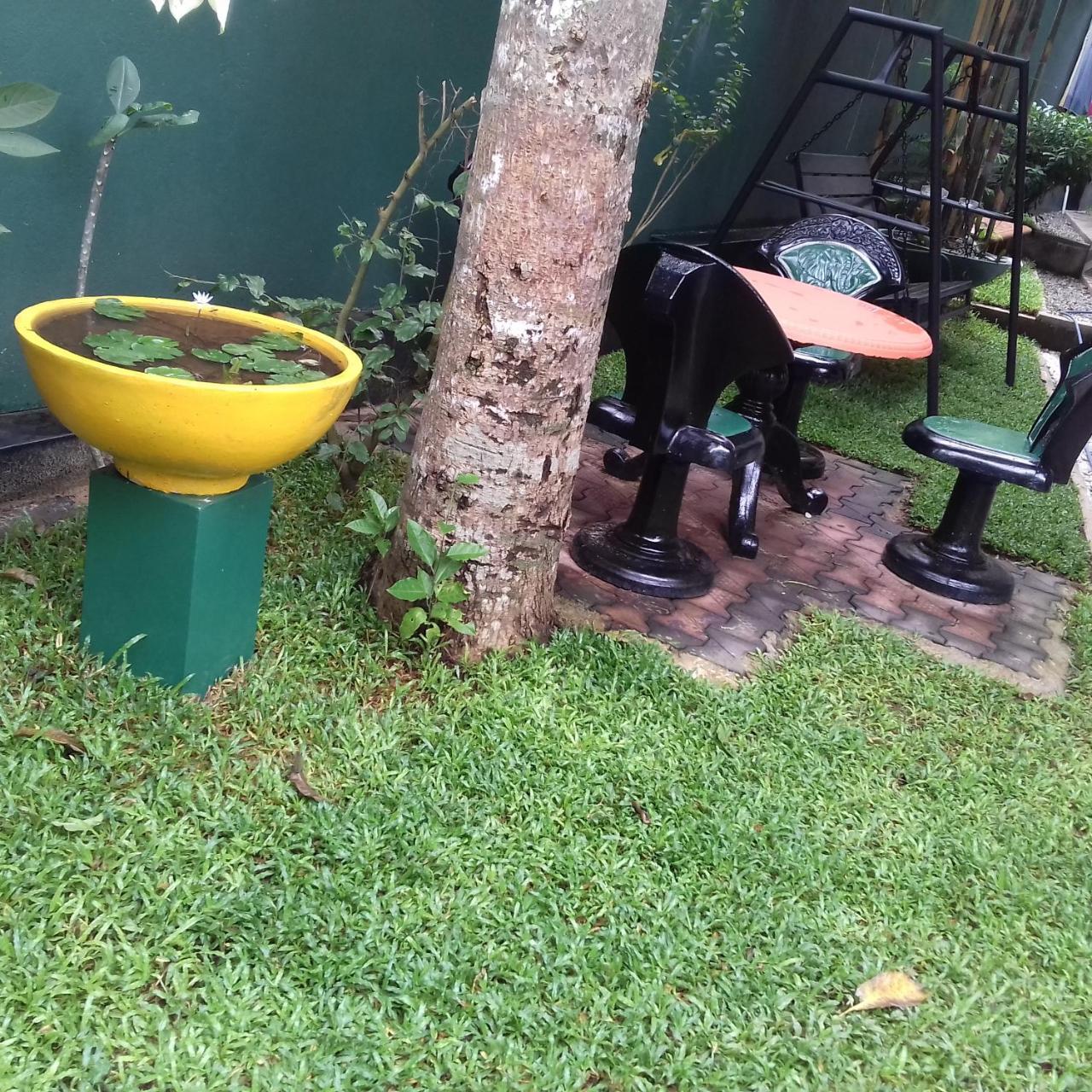 Rainbow Guest House Hikkaduwa Esterno foto