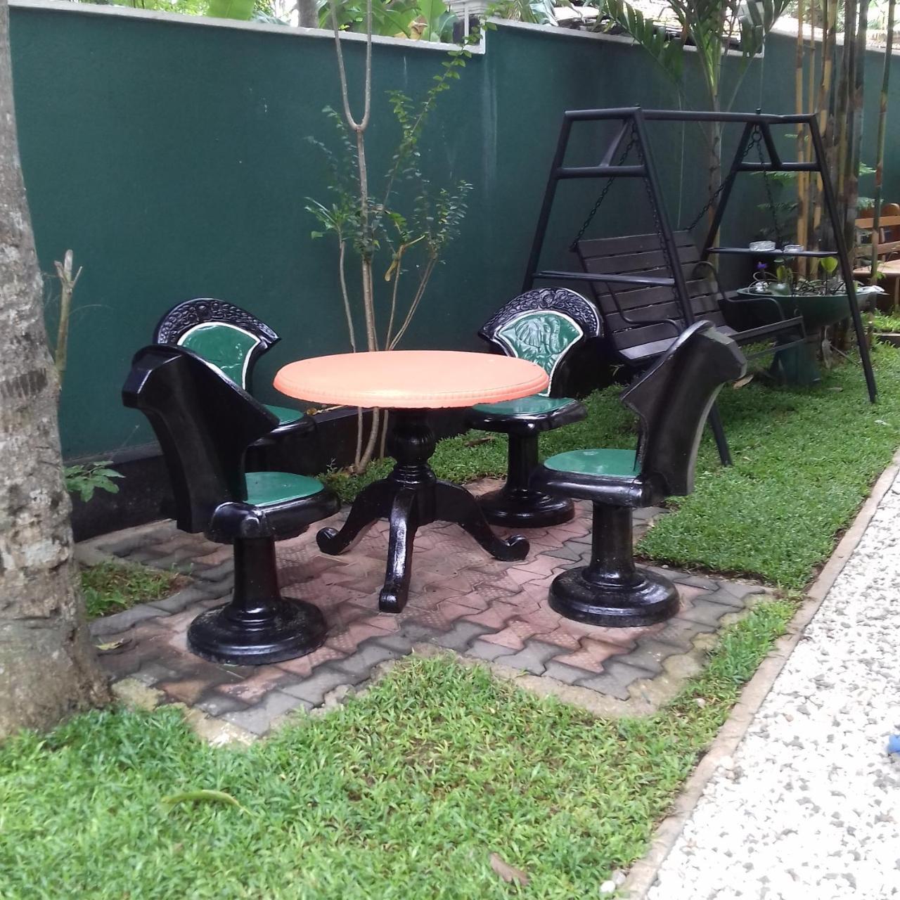 Rainbow Guest House Hikkaduwa Esterno foto