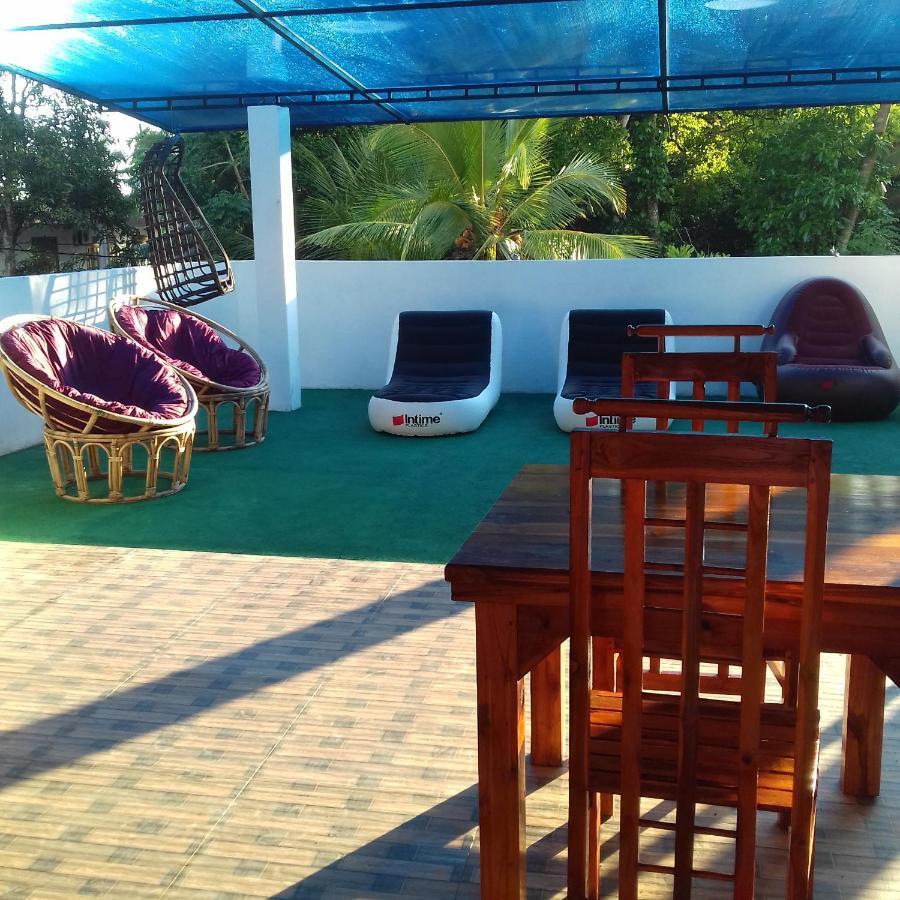 Rainbow Guest House Hikkaduwa Esterno foto